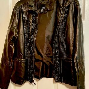 I’m a small business owner and I’m trying to sell my products on poshmark